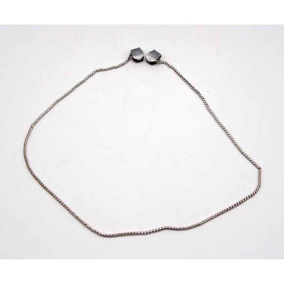 The Unbranded Brand Jewelry - Silver Tone Chain Necklace Floral Clamp Accents Vintage Style Jewelry‎